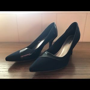 Navy Blue Heels. 9W